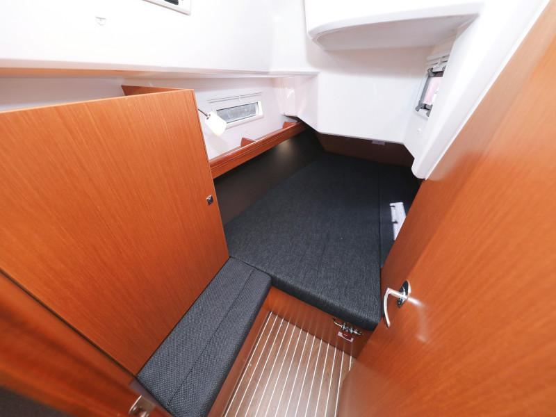 Book yachts online - sailboat - Bavaria Cruiser 37 - Lupe - rent
