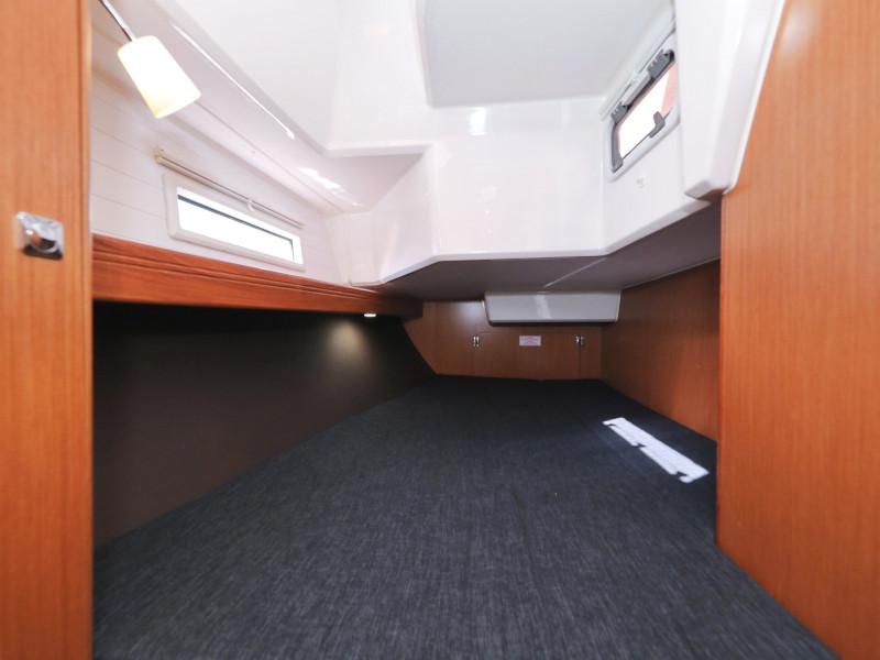 Book yachts online - sailboat - Bavaria Cruiser 37 - Lupe - rent