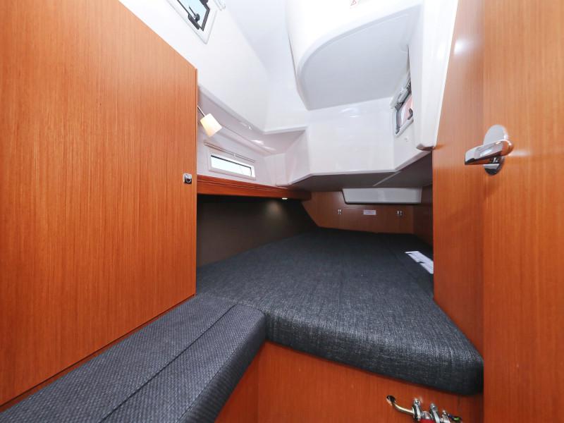 Book yachts online - sailboat - Bavaria Cruiser 37 - Lupe - rent