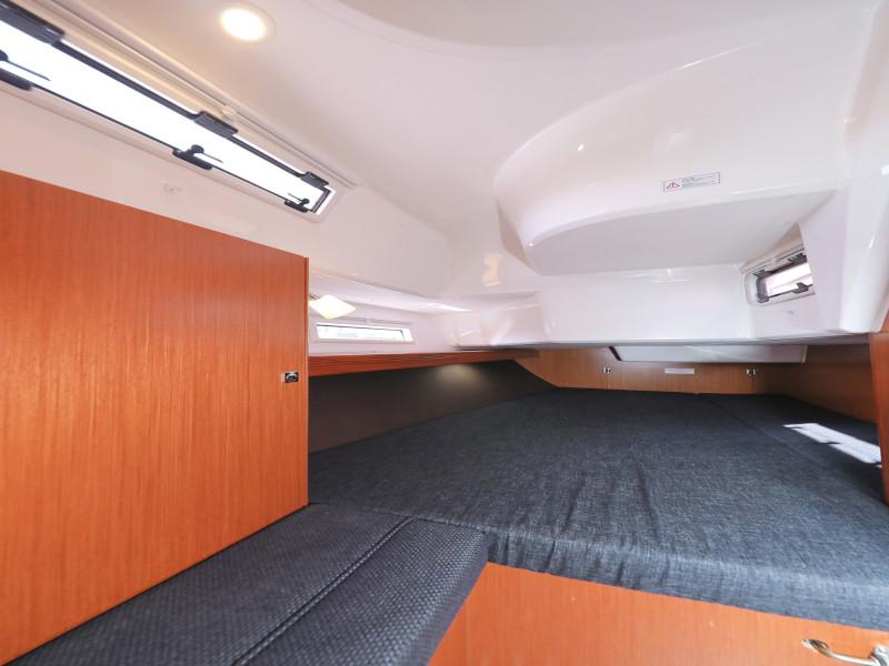 Book yachts online - sailboat - Bavaria Cruiser 37 - Lupe - rent