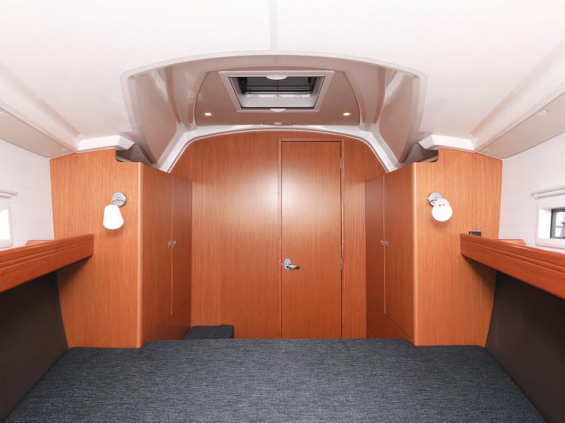 Book yachts online - sailboat - Bavaria Cruiser 37 - Lupe - rent