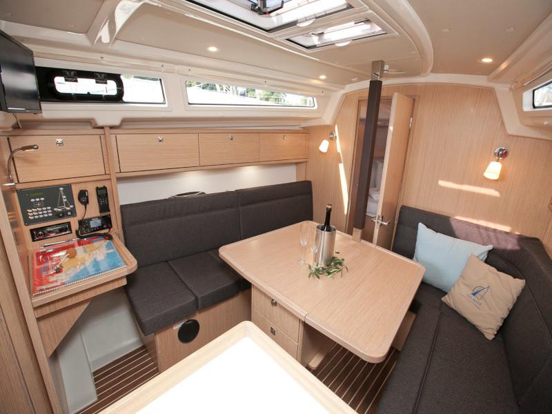 Book yachts online - sailboat - Bavaria Cruiser 34 Style - COOKIE - rent