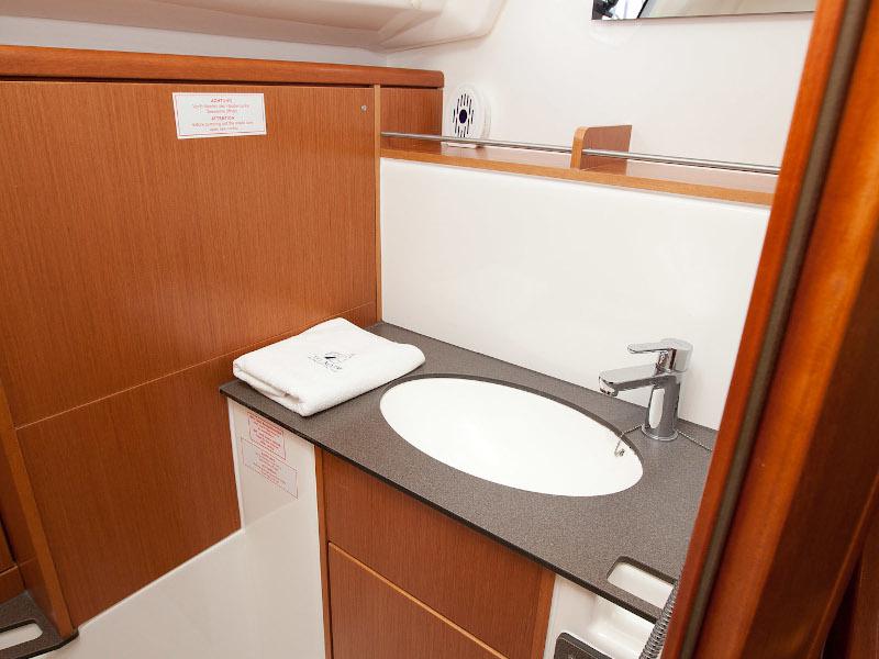 Book yachts online - sailboat - Bavaria Cruiser 37 - GOSPOJA  - rent