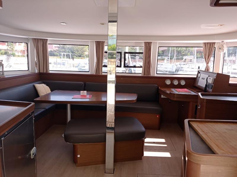 Book yachts online - catamaran - Lagoon 42 (4+2) cb WM - Claudia - rent
