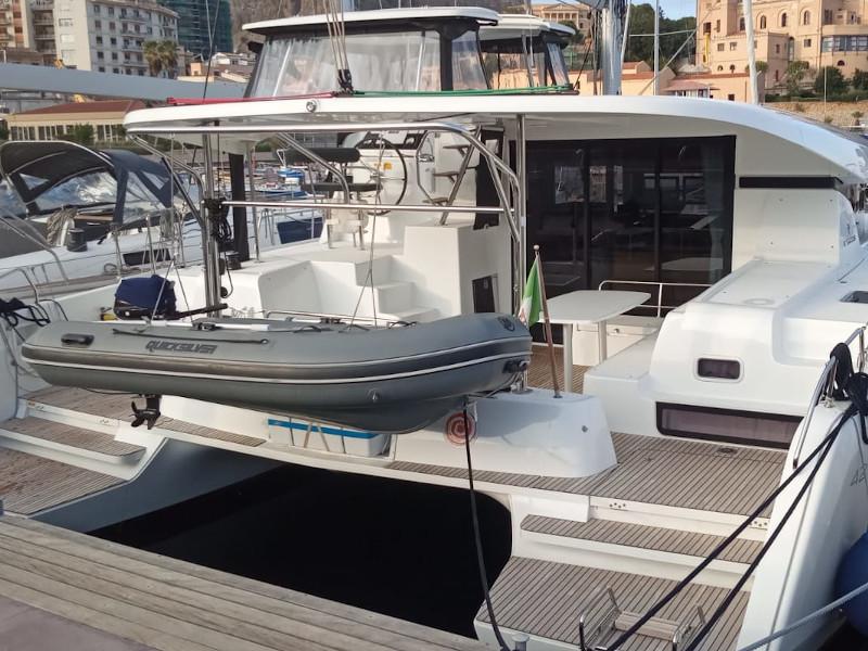 Book yachts online - catamaran - Lagoon 42 (4+2)  A/C - WM- Gen - Memi  - rent
