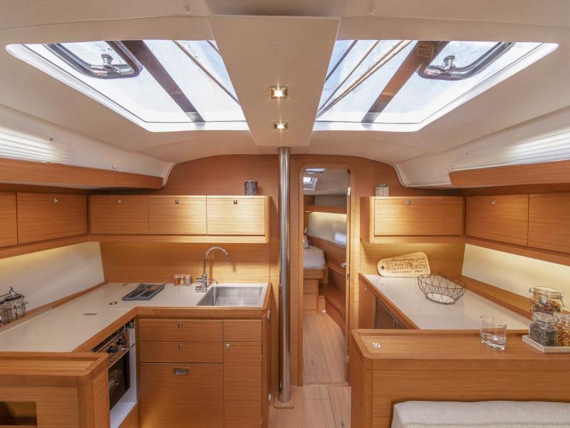 Book yachts online - sailboat - Dufour 430 - Little Mokoro - rent