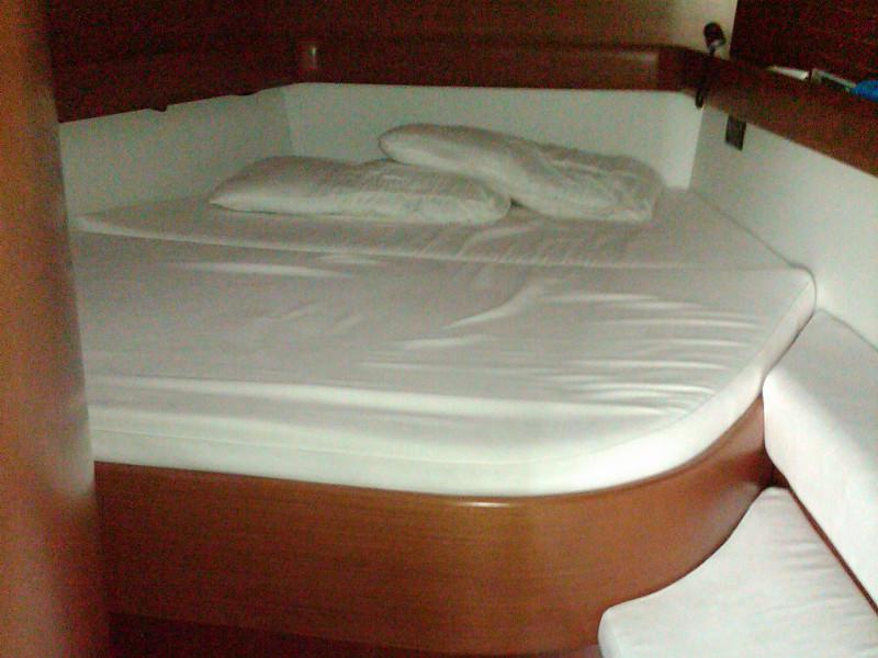 Book yachts online - sailboat - Grand Soleil 45-8 - Aida 2 - rent