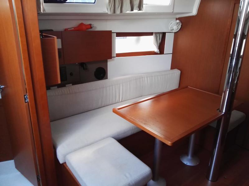 Book yachts online - sailboat - Oceanis 38.1 - Dani - rent