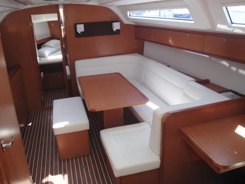 Book yachts online - sailboat - Bavaria Cruiser 41 - Giuli - rent