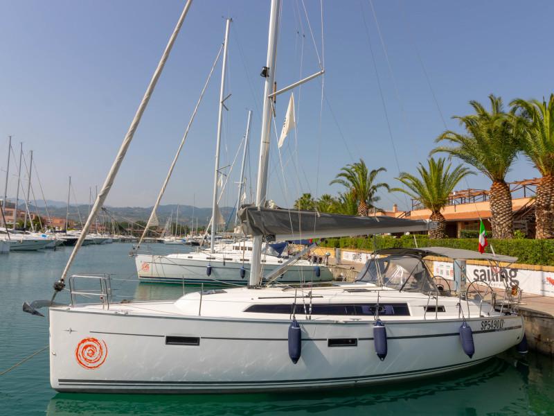 Book yachts online - sailboat - Bavaria Cruiser 37 - Sofia - rent