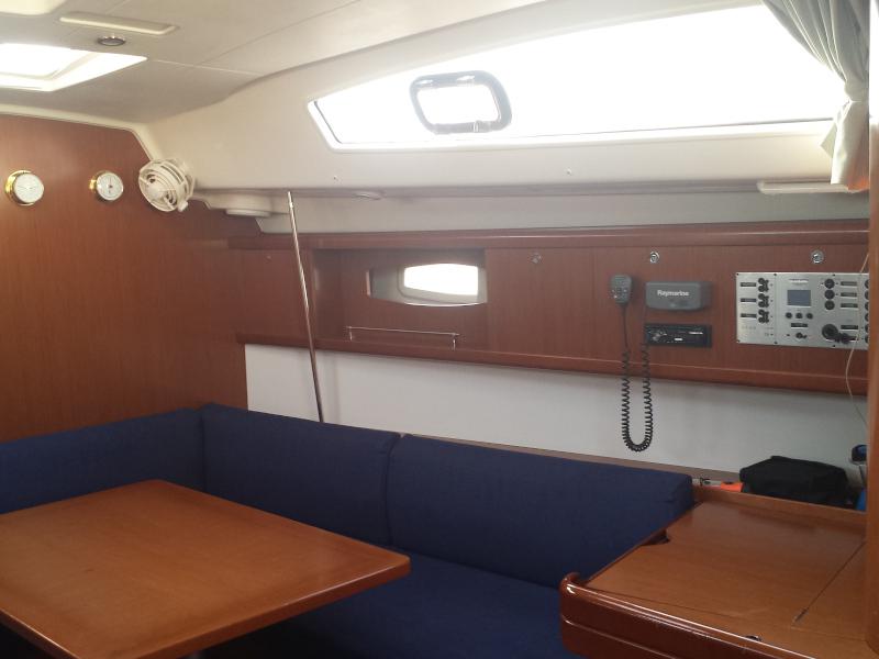 Book yachts online - sailboat - Beneteau Oceanis 43 - Interceptor One - rent