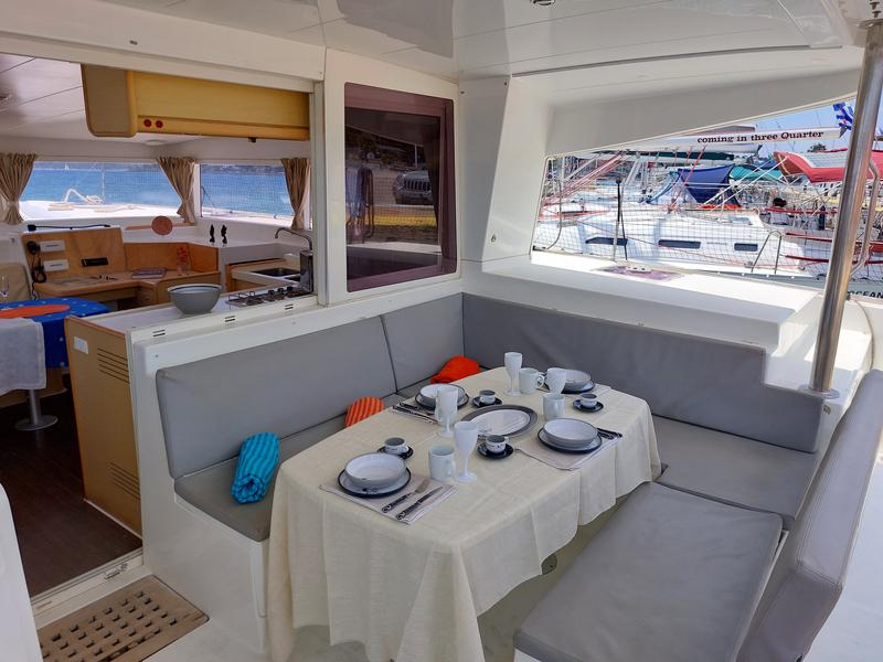 Book yachts online - catamaran - Lagoon 400 - Tramontana - rent