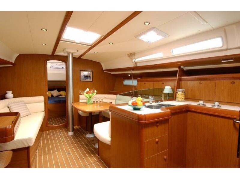 Book yachts online - sailboat - Sun Odyssey 42 i - Black Pearl - rent