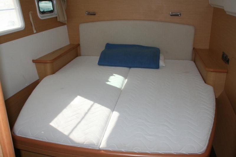 Book yachts online - catamaran - Lagoon 440 (2008) - CHARDONNAY - rent