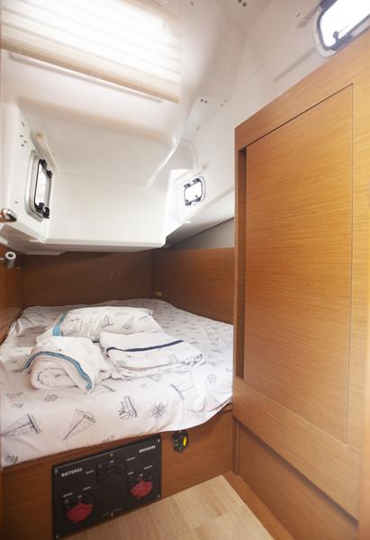 Book yachts online - sailboat - Sun Odyssey 410 - Sea Breeze - rent