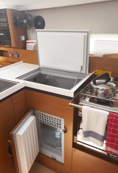 Book yachts online - sailboat - Sun Odyssey 410 - Sea Breeze - rent