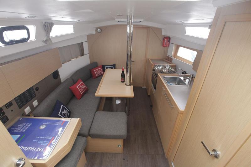 Book yachts online - sailboat - Oceanis 35 - Minta - rent