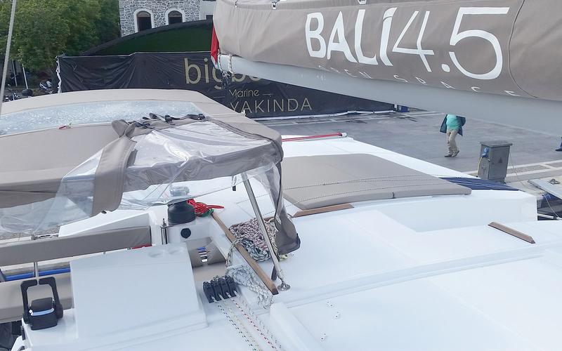 Book yachts online - catamaran - Bali 4.5 - LeAndra - rent