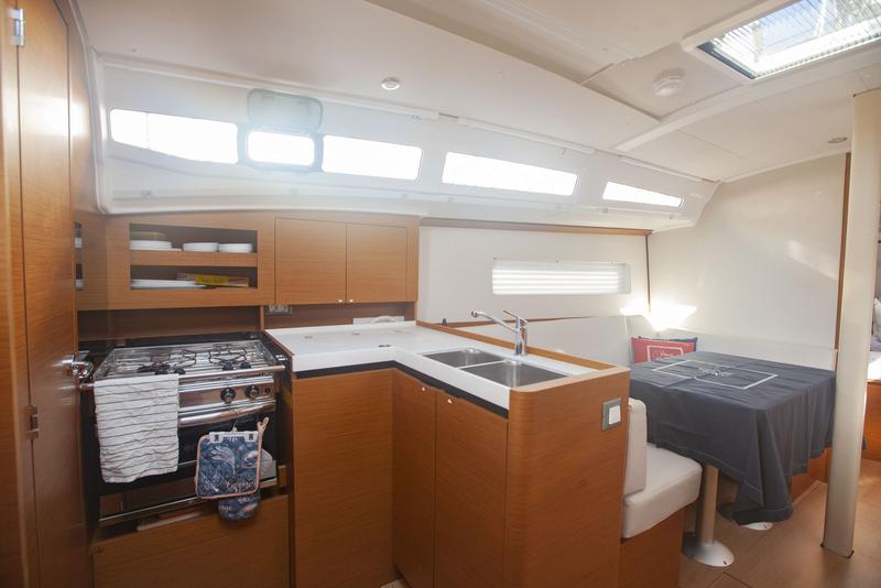 Book yachts online - sailboat - Sun Odyssey 380 - Ocean Breeze - rent