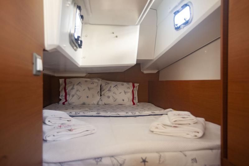 Book yachts online - sailboat - Sun Odyssey 380 - Ocean Breeze - rent