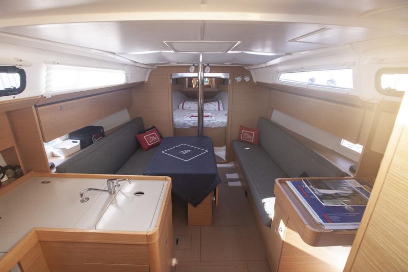 Book yachts online - sailboat - Dufour 360 GL - Nautilus - rent
