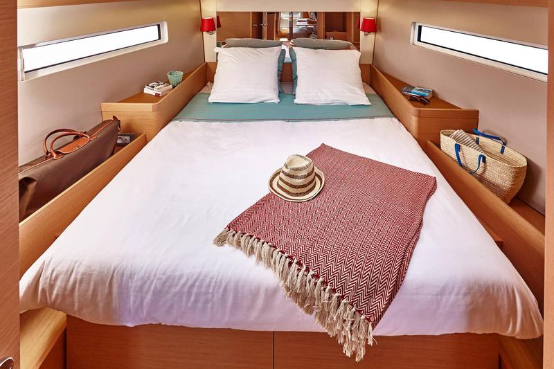 Book yachts online - sailboat - Sun Odyssey 440 - Celtic Breeze - rent