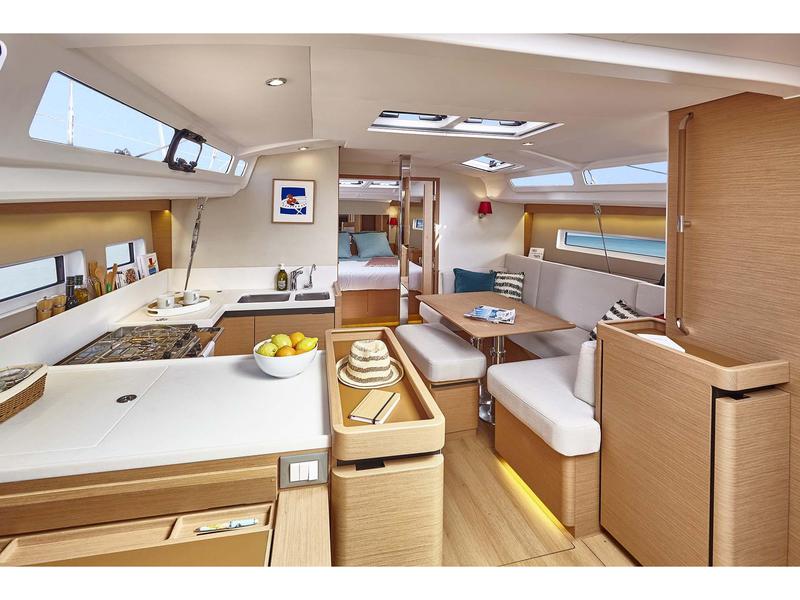 Book yachts online - sailboat - Sun Odyssey 440 - Celtic Breeze - rent