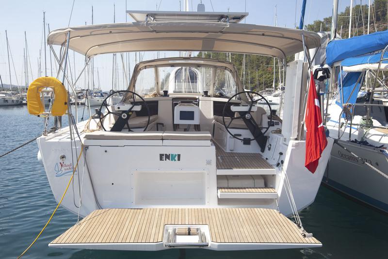 Book yachts online - sailboat - Dufour 430 - Enki - rent