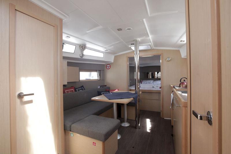Book yachts online - sailboat - Oceanis 38.1 - Missy - rent