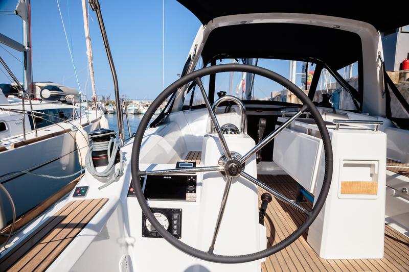 Book yachts online - sailboat - Oceanis 35.1 - Altamarea - Standard line - rent
