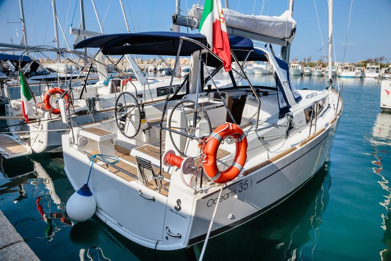 Book yachts online - sailboat - Oceanis 35.1 - Altamarea - Standard line - rent
