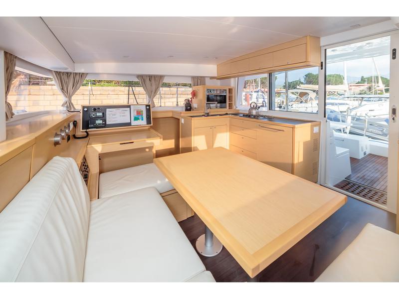 Book yachts online - catamaran - Lagoon 400 S2 - Adorable - Standard line - rent