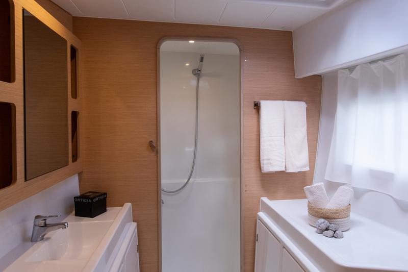 Book yachts online - catamaran - Lagoon 42 (3 cab) - SAILUXE - Zubibbu  - rent