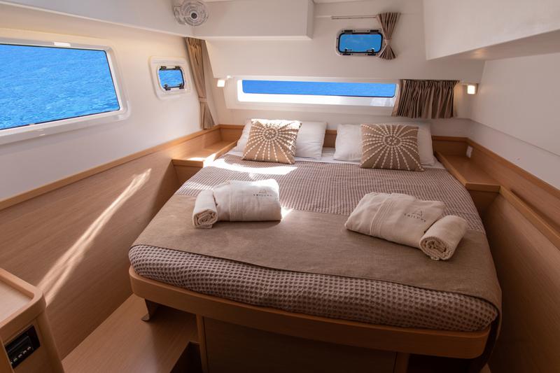 Book yachts online - catamaran - Lagoon 42 (3 cab) - SAILUXE - Zubibbu  - rent