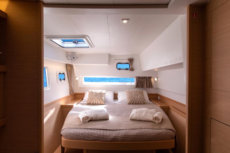 Book yachts online - catamaran - Lagoon 42 (3 cab) - SAILUXE - Zubibbu  - rent