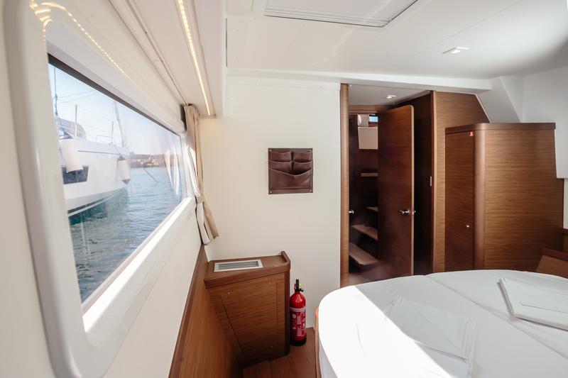 Book yachts online - catamaran - Lagoon 42 - Gelsomino - Premium line - rent