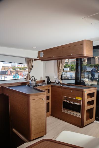 Book yachts online - catamaran - Lagoon 42 - Gelsomino - Premium line - rent