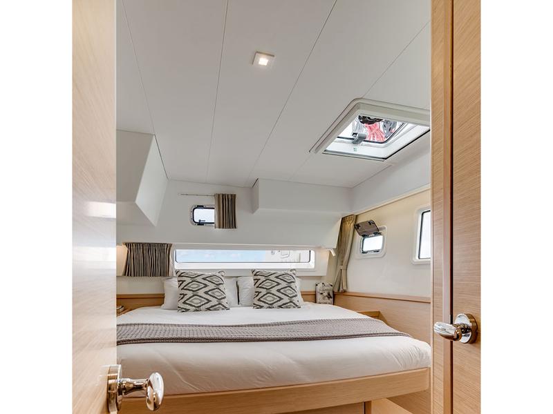 Book yachts online - catamaran - Lagoon 42 - Gelsomino - Premium line - rent