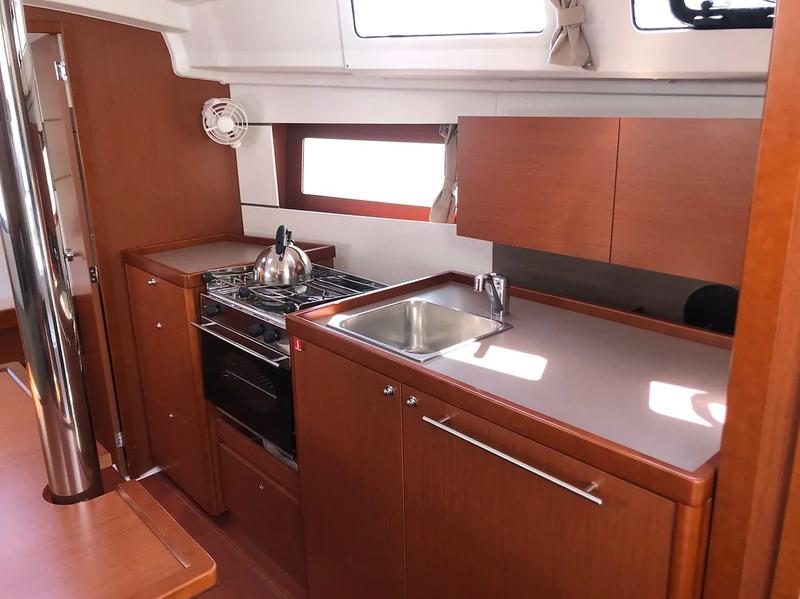 Book yachts online - sailboat - Oceanis 35.1 - Levante - Standard line - rent