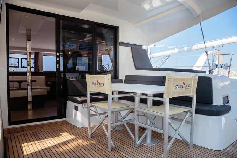 Book yachts online - catamaran - Lagoon 42 - Cucuncio - Comfort line - rent