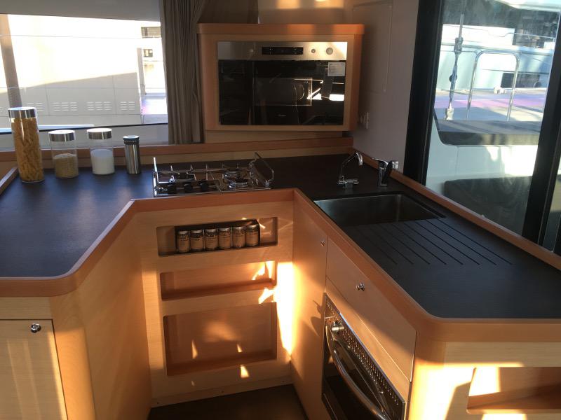 Book yachts online - catamaran - Lagoon 42 - Cucuncio - Comfort line - rent