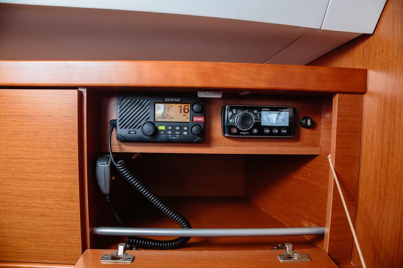 Book yachts online - sailboat - Oceanis 41 Style - Mia - Standard line - rent
