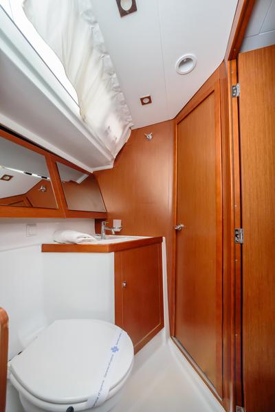 Book yachts online - sailboat - Oceanis 41 Style - Mia - Standard line - rent