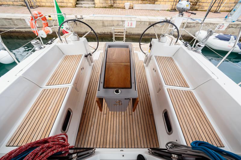 Book yachts online - sailboat - Oceanis 41 Style - Mia - Standard line - rent