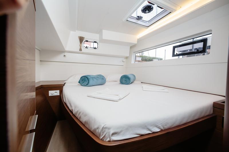 Book yachts online - catamaran - Lagoon 40 - Gelso - Premium line - rent