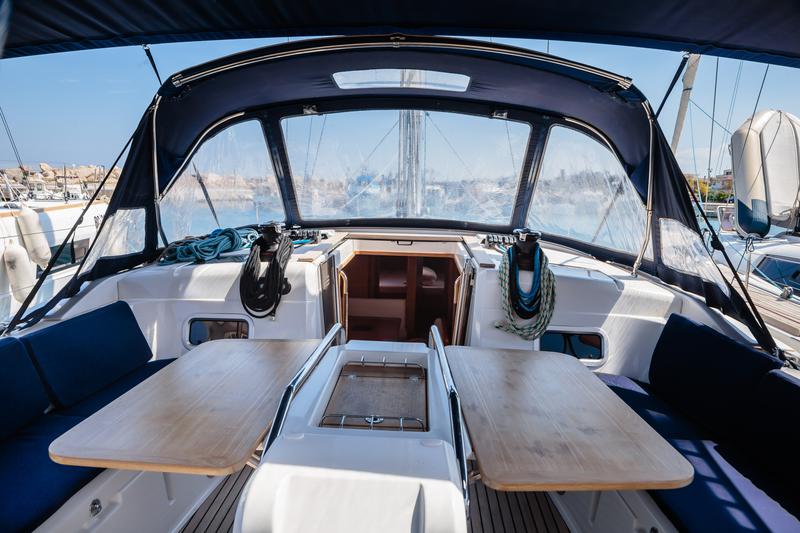 Book yachts online - sailboat - Sun Odyssey 519 - Kalos - Standard line - rent