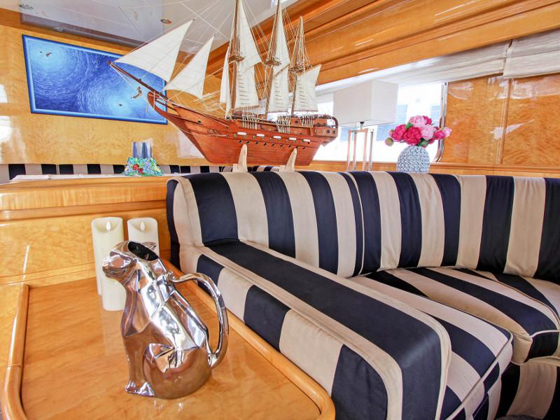 Book yachts online - motorboat - Rizzardi Posillipo Technema 80 - Prime - rent