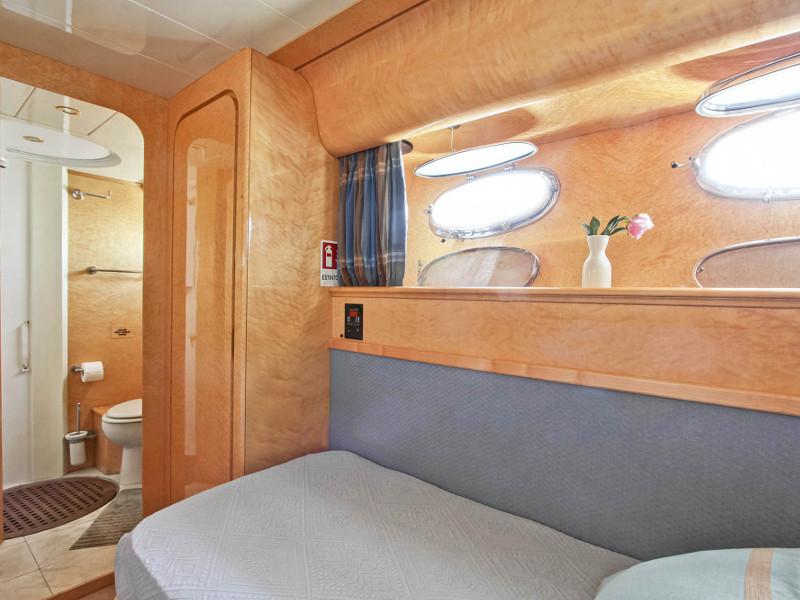 Book yachts online - motorboat - Rizzardi Posillipo Technema 80 - Prime - rent