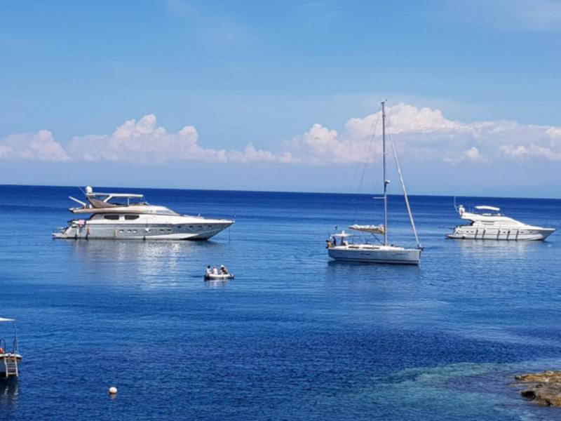 Book yachts online - motorboat - Rizzardi Posillipo Technema 80 - Prime - rent