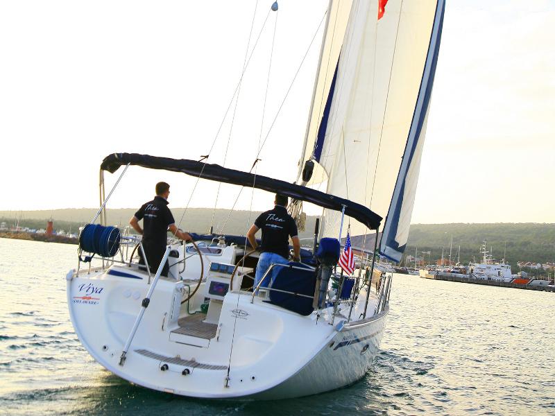 Book yachts online - sailboat - Bavaria 46 Cruiser - VIYA - rent